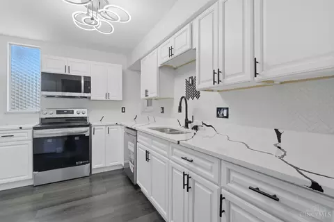 Kitchen - 39 Stillmeadow Dr, Cincinnati, OH 45245 photo 1 of 3