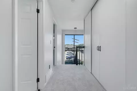 Entry Way - 39 Stillmeadow Dr, Cincinnati, OH 45245 photo 4 of 4