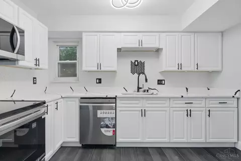 Kitchen - 39 Stillmeadow Dr, Cincinnati, OH 45245 photo 3 of 3