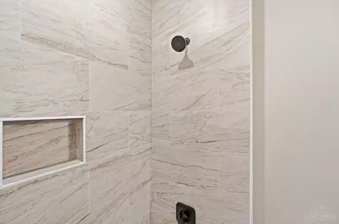 Bath - 1006 Harrogate Ct, Forest Park, OH 45240 photo 10 of 17