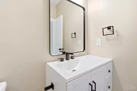 Bath - 1006 Harrogate Ct, Forest Park, OH 45240 photo 7 of 17