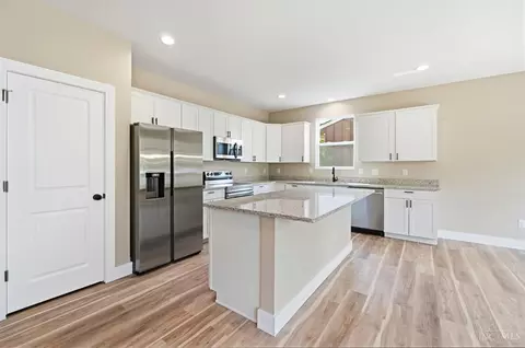 Kitchen - 1006 Harrogate Ct, Forest Park, OH 45240 photo 1 of 6