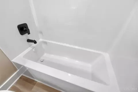 Bath - 1006 Harrogate Ct, Forest Park, OH 45240 photo 15 of 17