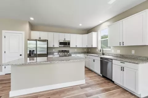 Kitchen - 1006 Harrogate Ct, Forest Park, OH 45240 photo 2 of 6
