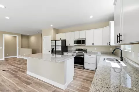 Kitchen - 1006 Harrogate Ct, Forest Park, OH 45240 photo 3 of 6