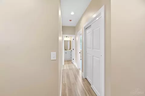 Entry Way - 1006 Harrogate Ct, Forest Park, OH 45240 photo 10 of 12