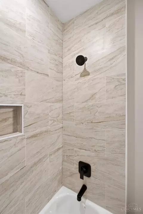 Bath - 1006 Harrogate Ct, Forest Park, OH 45240 photo 11 of 17
