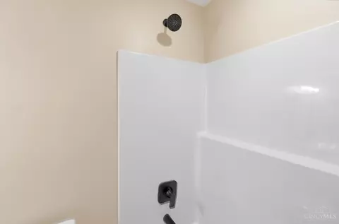 Bath - 1006 Harrogate Ct, Forest Park, OH 45240 photo 16 of 17