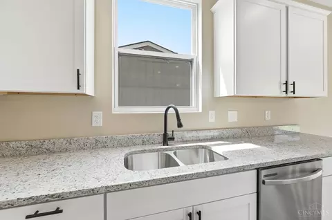 Kitchen - 1006 Harrogate Ct, Forest Park, OH 45240 photo 6 of 6