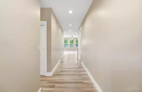 Entry Way - 1006 Harrogate Ct, Forest Park, OH 45240 photo 3 of 12