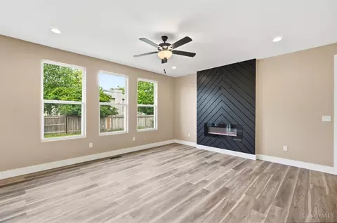 Living - 1006 Harrogate Ct, Forest Park, OH 45240 photo 2 of 4