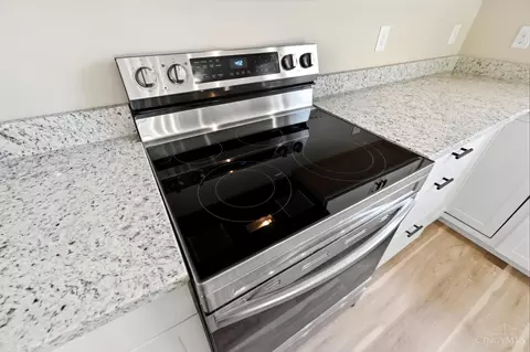 Kitchen - 1006 Harrogate Ct, Forest Park, OH 45240 photo 5 of 6