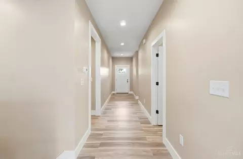 Entry Way - 1006 Harrogate Ct, Forest Park, OH 45240 photo 4 of 12