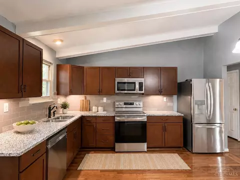 Kitchen - 8354 Shadowpoint Ct, Montgomery, OH 45242 photo 1 of 5