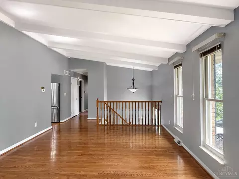 Living - 8354 Shadowpoint Ct, Montgomery, OH 45242 photo 7 of 10