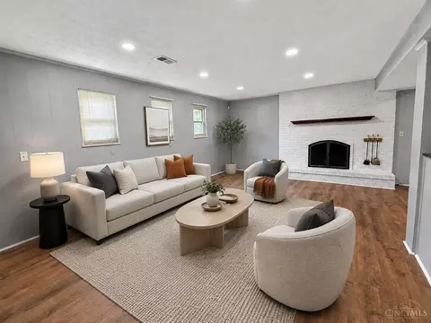 Living - 8354 Shadowpoint Ct, Montgomery, OH 45242 photo 10 of 10