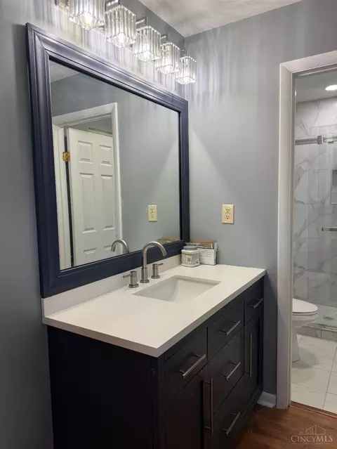Bath - 8354 Shadowpoint Ct, Montgomery, OH 45242 photo 4 of 6