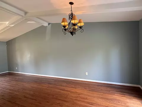 Living - 8354 Shadowpoint Ct, Montgomery, OH 45242 photo 2 of 10