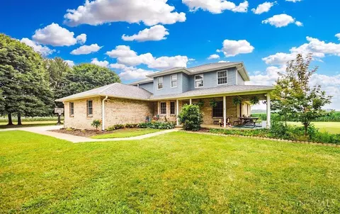 7947 Contreras Rd, Oxford, OH 45056