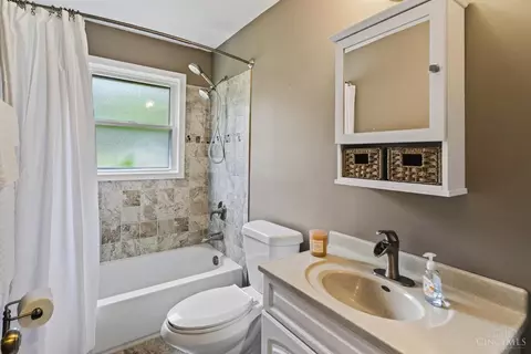 Bath - 10581 Chipstone Dr, Harrison, OH 45030 photo 1 of 3
