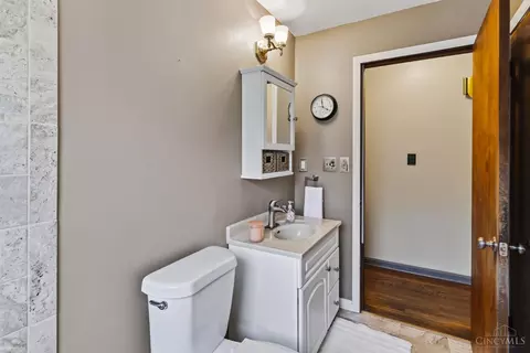 Bath - 10581 Chipstone Dr, Harrison, OH 45030 photo 2 of 3