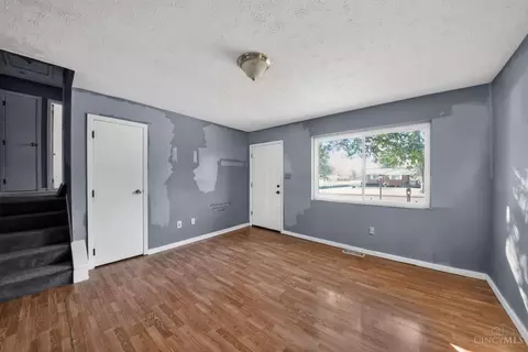 Living - 4455 Schoolhouse Rd, Batavia, OH 45103 photo 1 of 2
