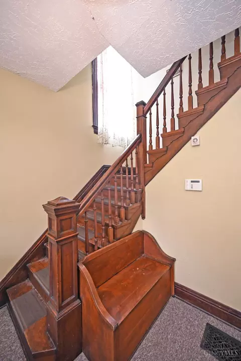 Entry Way - 2220 Eureka Ter, Cincinnati, OH 45219 photo 4 of 5