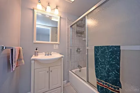 Bath - 2220 Eureka Ter, Cincinnati, OH 45219 photo 3 of 3