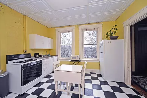 Kitchen - 2220 Eureka Ter, Cincinnati, OH 45219 photo 2 of 7