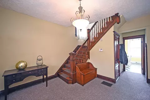 Entry Way - 2220 Eureka Ter, Cincinnati, OH 45219 photo 3 of 5