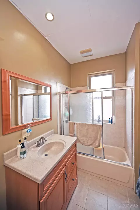 Bath - 2220 Eureka Ter, Cincinnati, OH 45219 photo 1 of 3