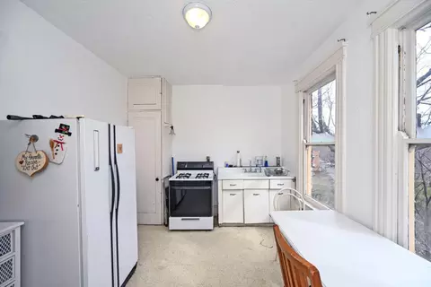 Kitchen - 2220 Eureka Ter, Cincinnati, OH 45219 photo 6 of 7