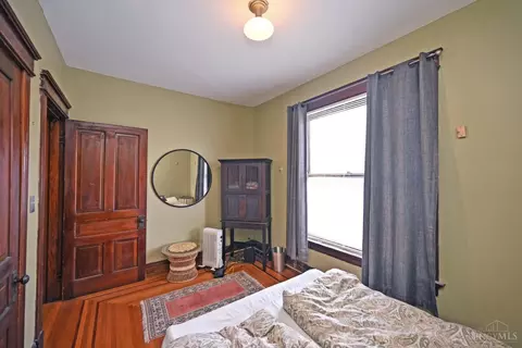 Bedroom - 2220 Eureka Ter, Cincinnati, OH 45219 photo 4 of 7