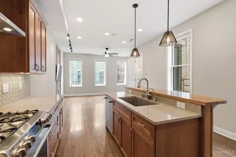 Kitchen - 1329 Republic St, Cincinnati, OH 45202 photo 4 of 6