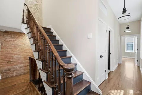 Entry Way - 1329 Republic St, Cincinnati, OH 45202 photo 2 of 8