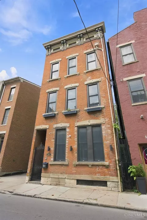 Exterior - 1329 Republic St, Cincinnati, OH 45202 photo 14 of 17