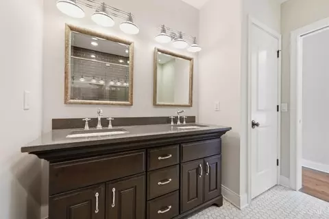 Bath - 1329 Republic St, Cincinnati, OH 45202 photo 3 of 5
