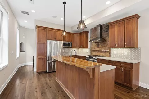 Kitchen - 1329 Republic St, Cincinnati, OH 45202 photo 2 of 6