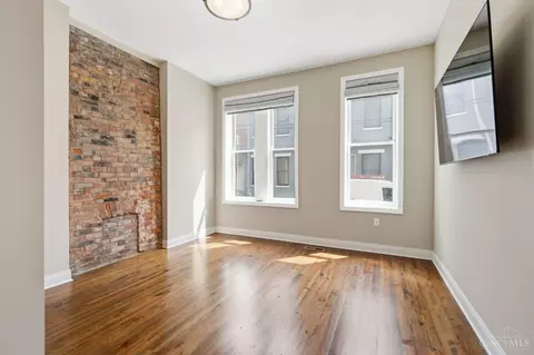 Living - 1329 Republic St, Cincinnati, OH 45202 photo 1 of 9