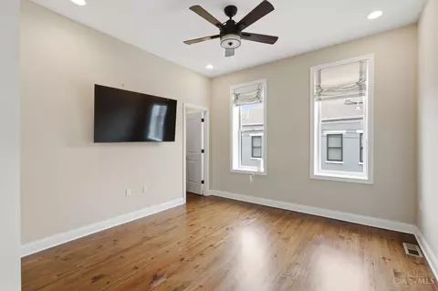 Bedroom - 1329 Republic St, Cincinnati, OH 45202 photo 2 of 3