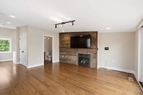 Living - 1329 Republic St, Cincinnati, OH 45202 photo 7 of 9
