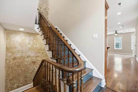 Entry Way - 1329 Republic St, Cincinnati, OH 45202 photo 4 of 8