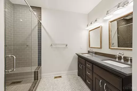Bath - 1329 Republic St, Cincinnati, OH 45202 photo 2 of 5