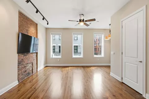 Living - 1329 Republic St, Cincinnati, OH 45202 photo 5 of 9