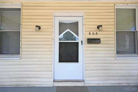 Exterior - 608 Orient Ave, Cincinnati, OH 45232 photo 2 of 2