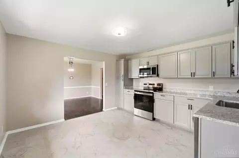 Kitchen - 8929 Cavalier Dr, Cincinnati, OH 45231 photo 2 of 4