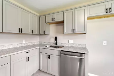 Kitchen - 8929 Cavalier Dr, Cincinnati, OH 45231 photo 4 of 4