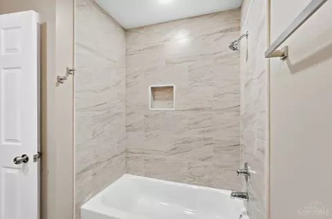 Bath - 8929 Cavalier Dr, Cincinnati, OH 45231 photo 6 of 8