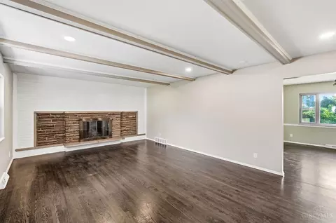Living - 8929 Cavalier Dr, Cincinnati, OH 45231 photo 2 of 5
