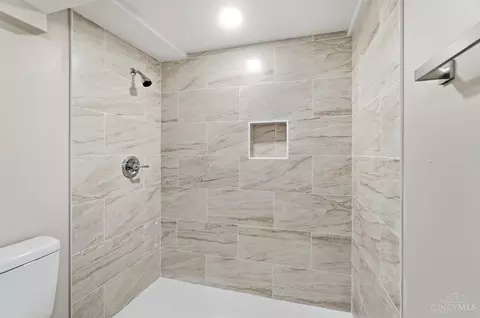 Bath - 8929 Cavalier Dr, Cincinnati, OH 45231 photo 8 of 8